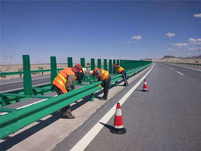 白茅湖农场高速公路护栏
